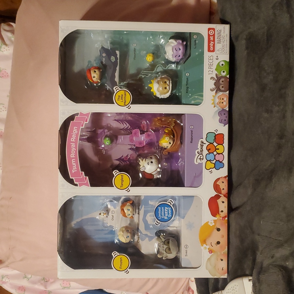 Disney Tsum Tsum Royal Reign Box Set. New In Box.